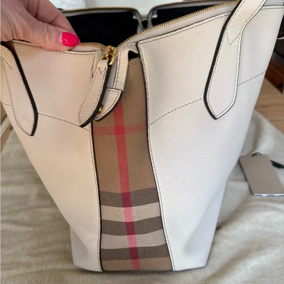 Burberry Tote - Cream Leather House Check - Picture 3 of 11